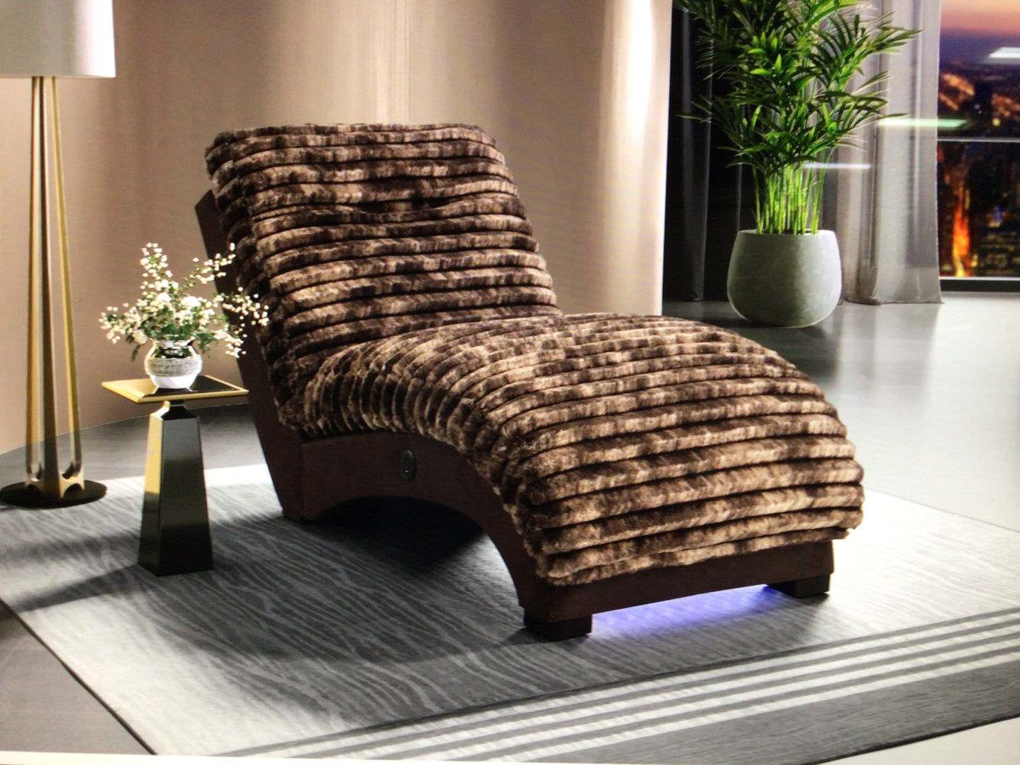 Dominic Mink/Java Chaise with USB